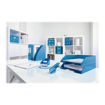 4002432100156-Leitz WOW pince agrafeuse - 15 feuilles - bleu métallique-Angle droit-1